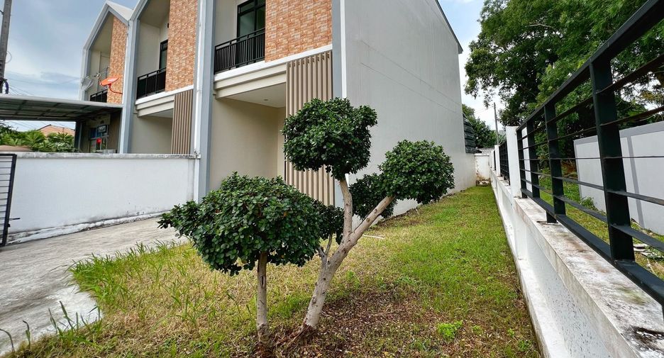For sale 2 bedrooms townhouse in Mueang Phuket, Phuket