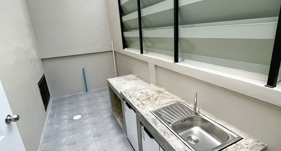 For sale 2 bedrooms townhouse in Mueang Phuket, Phuket