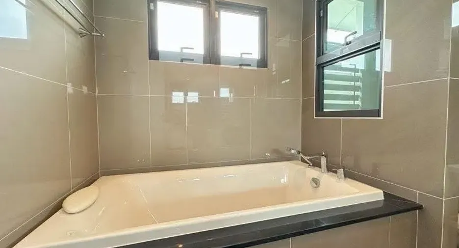 For sale 4 bedrooms house in Phasi Charoen, Bangkok