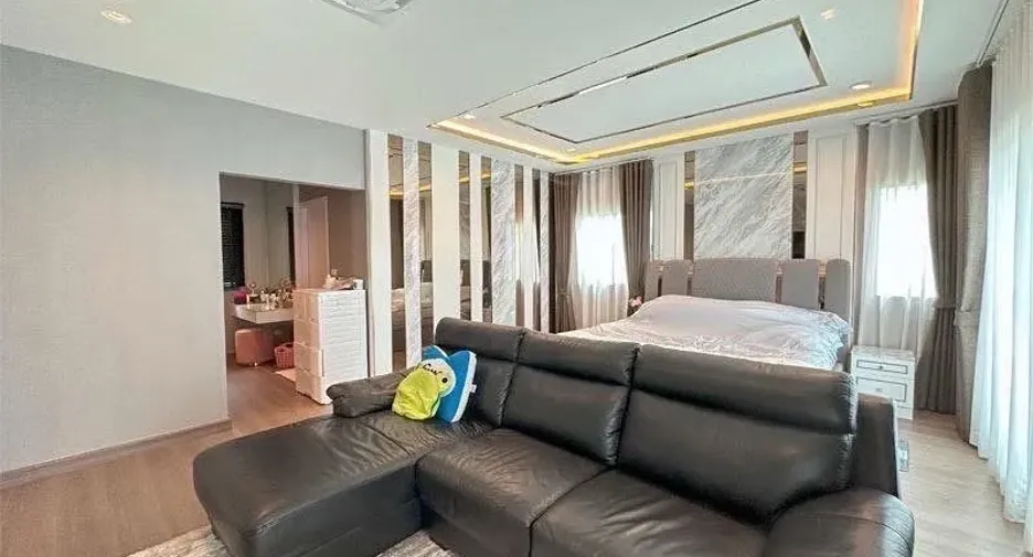 For sale 4 bedrooms house in Phasi Charoen, Bangkok