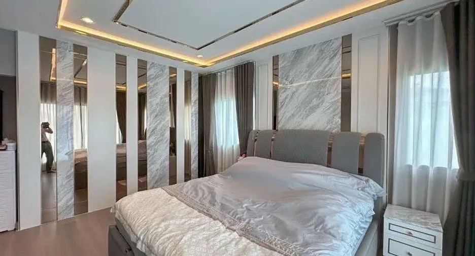 For sale 4 bedrooms house in Phasi Charoen, Bangkok