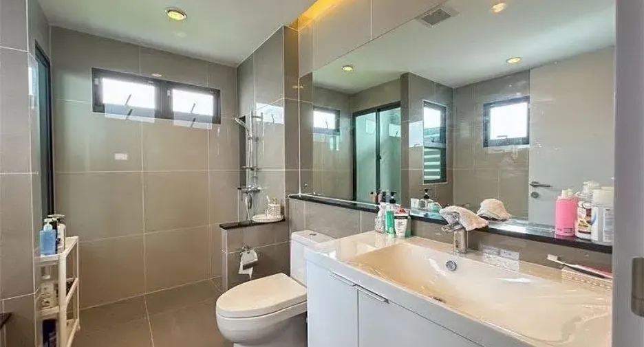 For sale 4 bedrooms house in Phasi Charoen, Bangkok