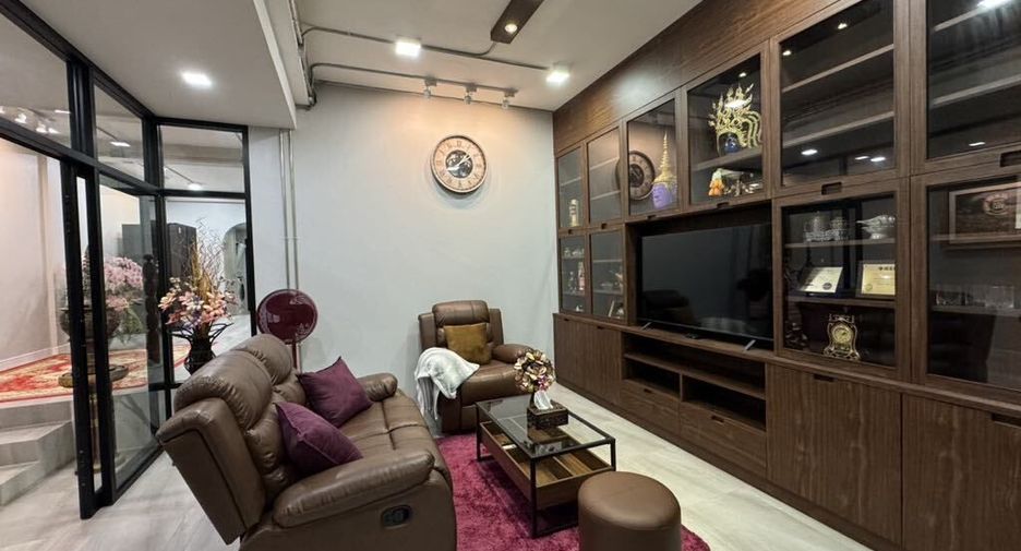 For rent 2 bedrooms townhouse in Mueang Chiang Mai, Chiang Mai