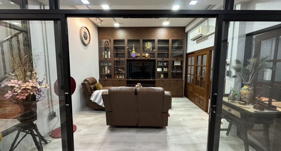 For rent 2 bedrooms townhouse in Mueang Chiang Mai, Chiang Mai