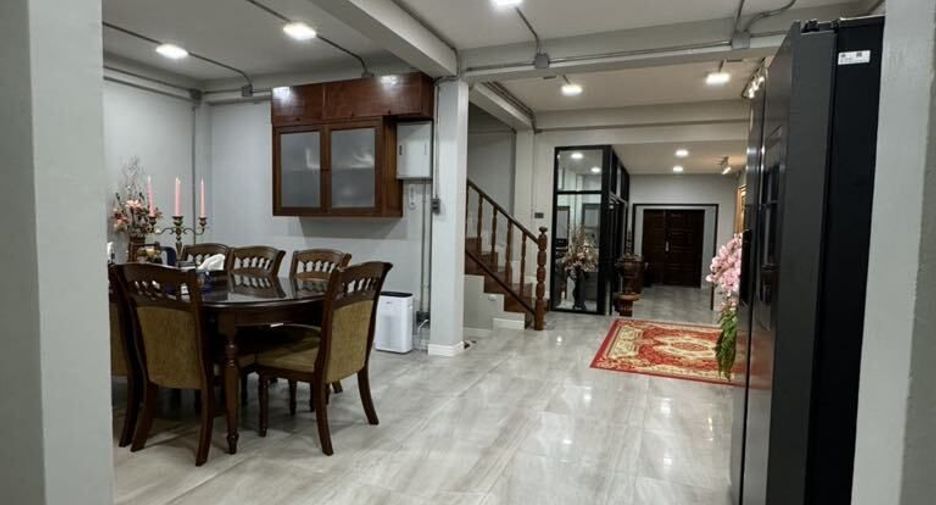 For rent 2 bedrooms townhouse in Mueang Chiang Mai, Chiang Mai