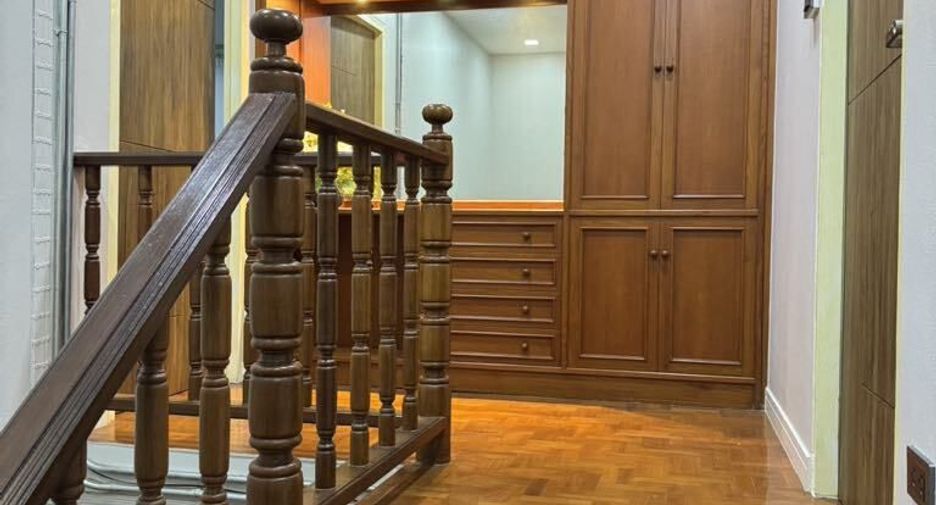 For rent 2 bedrooms townhouse in Mueang Chiang Mai, Chiang Mai