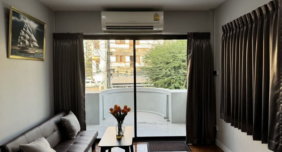 For rent 2 bedrooms townhouse in Mueang Chiang Mai, Chiang Mai