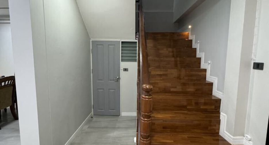 For rent 2 bedrooms townhouse in Mueang Chiang Mai, Chiang Mai