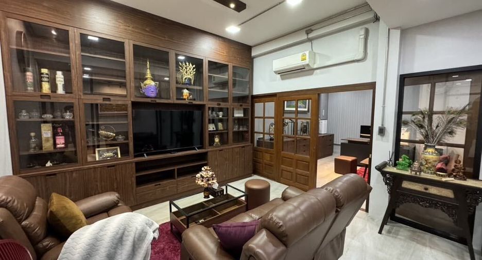 For rent 2 bedrooms townhouse in Mueang Chiang Mai, Chiang Mai