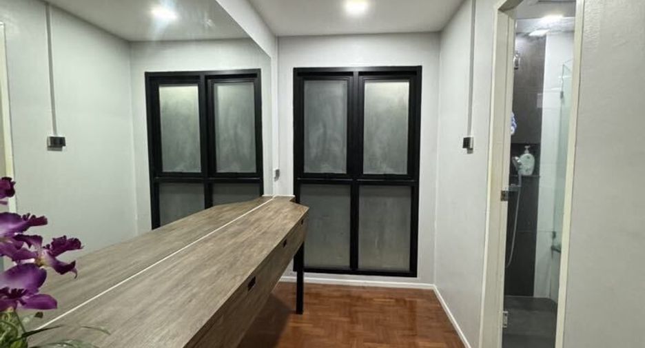 For rent 2 bedrooms townhouse in Mueang Chiang Mai, Chiang Mai