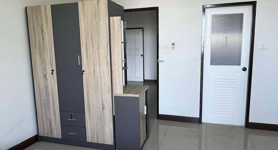 À vendre 3 chambres local commercial à San Sai, Chiang Mai
