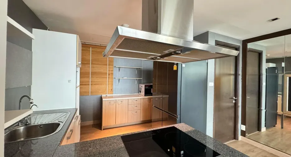 For sale and for rent 3 bedrooms condo in Khlong Toei, Bangkok