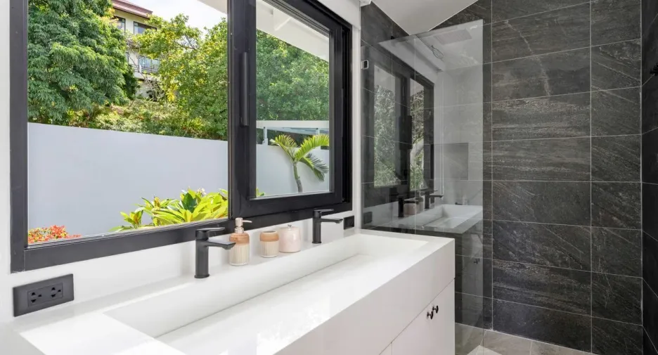 For sale 4 bedrooms house in Ko Samui, Surat Thani