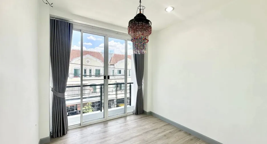 For sale 3 bedrooms townhouse in Lat Phrao, Bangkok
