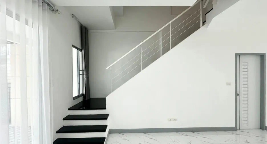 For sale 3 bedrooms townhouse in Lat Phrao, Bangkok