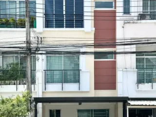 出售 3 卧室 联排别墅 在 Lat Phrao, 曼谷