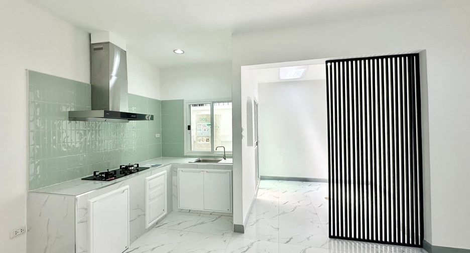 For sale 3 bedrooms townhouse in Lat Phrao, Bangkok