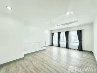 出售 3 卧室 联排别墅 在 Lat Phrao, 曼谷