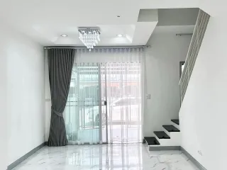 出售 3 卧室 联排别墅 在 Lat Phrao, 曼谷