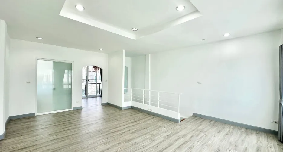 For sale 3 bedrooms townhouse in Lat Phrao, Bangkok
