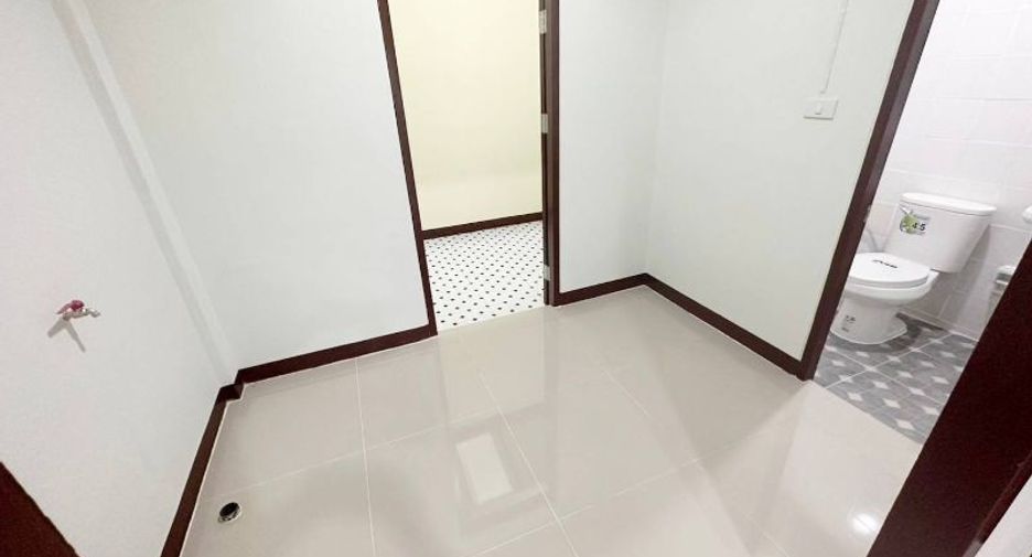 For sale 2 bedrooms townhouse in Bang Khen, Bangkok