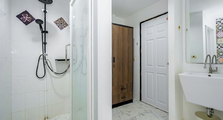 For sale and for rent 10 bedrooms retail Space in Thalang, Phuket