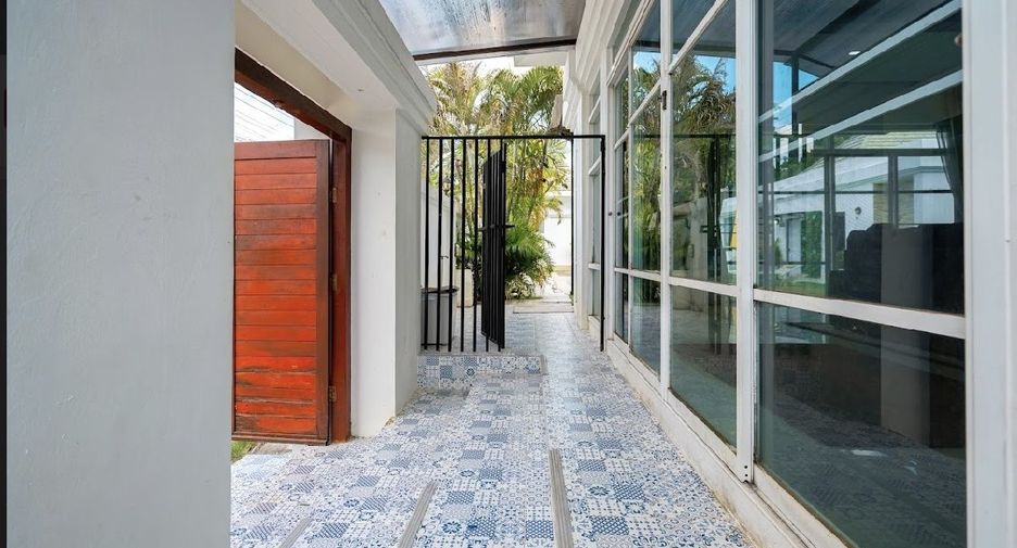 For sale and for rent 10 bedrooms retail Space in Thalang, Phuket