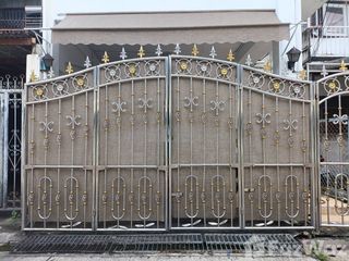 Casa adosada en venta de 2 habitaciones en Huai Khwang, Bangkok