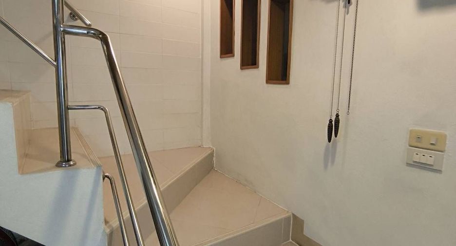 Reihenhaus zum Kauf mit 2 Zimmer in Huai Khwang, Bangkok