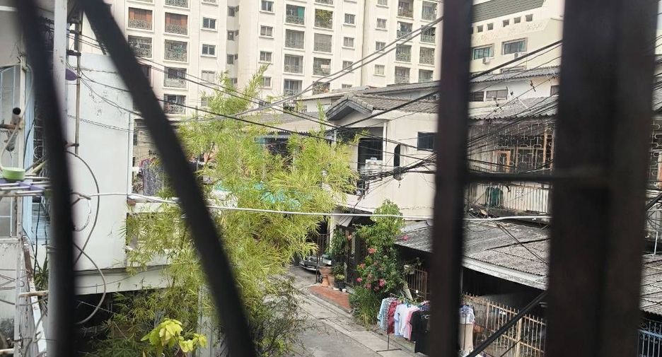Reihenhaus zum Kauf mit 2 Zimmer in Huai Khwang, Bangkok