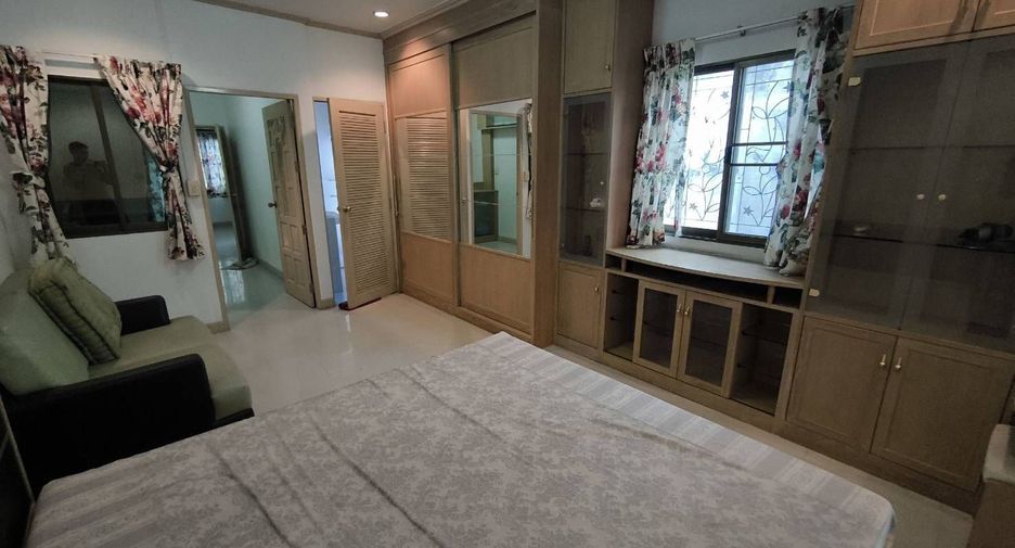 Reihenhaus zum Kauf mit 2 Zimmer in Huai Khwang, Bangkok