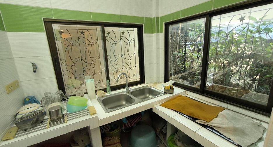 Reihenhaus zum Kauf mit 2 Zimmer in Huai Khwang, Bangkok