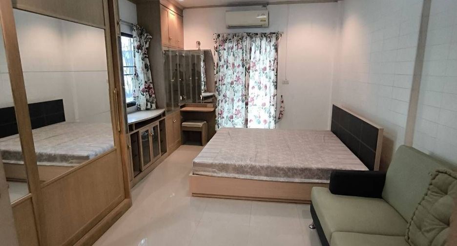 Reihenhaus zum Kauf mit 2 Zimmer in Huai Khwang, Bangkok