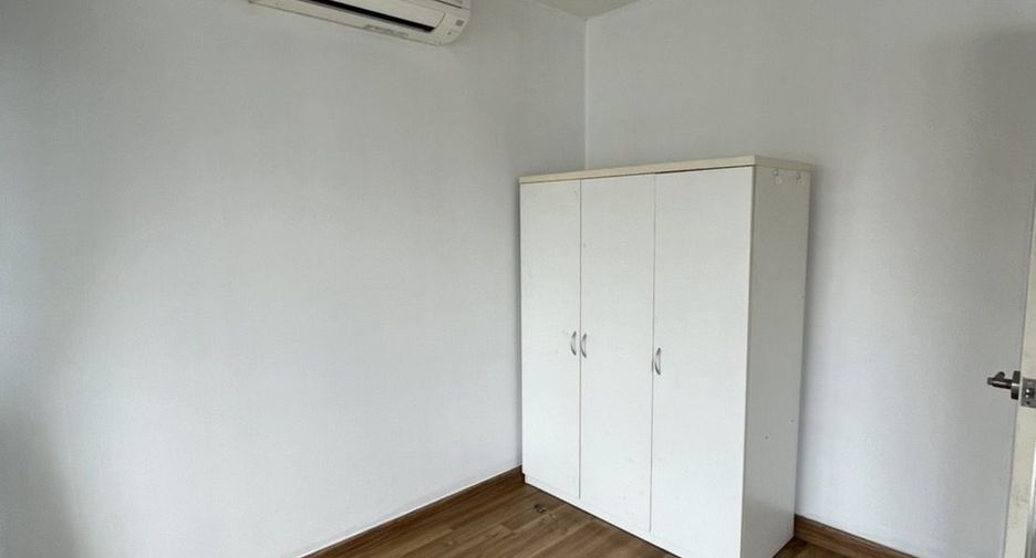 Casa adosada en venta y en alquiler de 4 habitaciones en Suan Luang, Bangkok