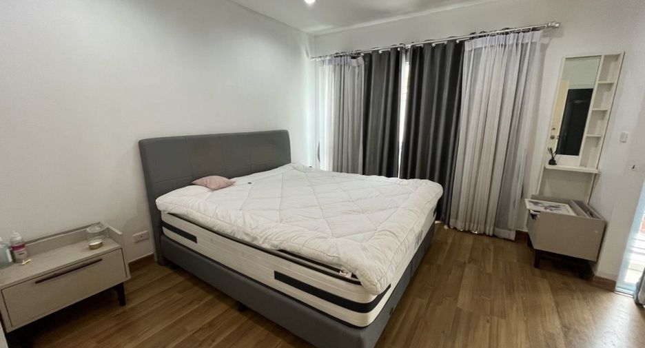 Casa adosada en venta y en alquiler de 4 habitaciones en Suan Luang, Bangkok