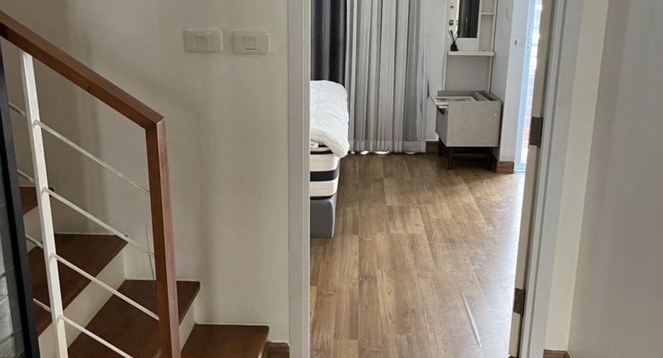 Casa adosada en venta y en alquiler de 4 habitaciones en Suan Luang, Bangkok