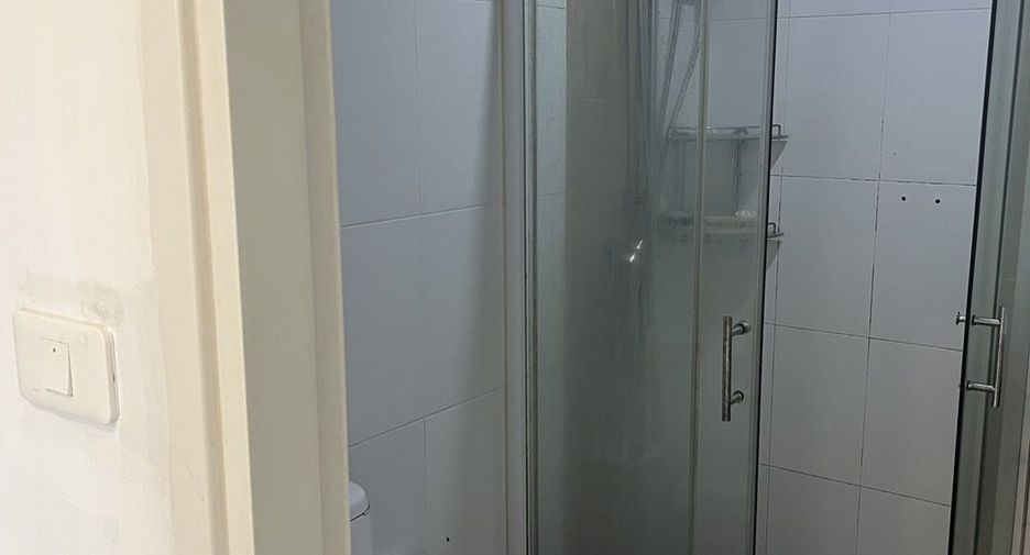 Casa adosada en venta y en alquiler de 4 habitaciones en Suan Luang, Bangkok