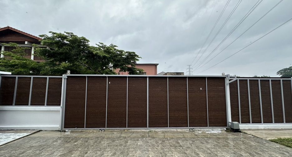 For sale and for rent 4 bedrooms house in San Sai, Chiang Mai