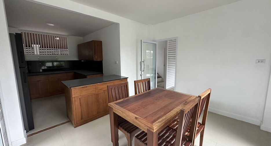 For sale and for rent 4 bedrooms house in San Sai, Chiang Mai