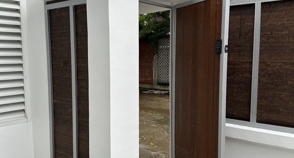 For sale and for rent 4 bedrooms house in San Sai, Chiang Mai