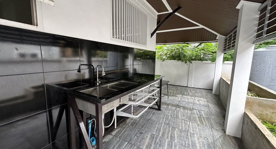 For sale and for rent 4 bedrooms house in San Sai, Chiang Mai