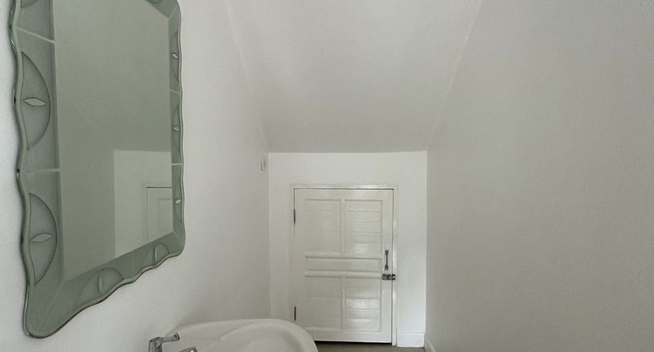 For sale and for rent 4 bedrooms house in San Sai, Chiang Mai