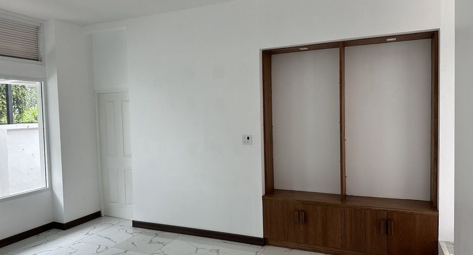For sale and for rent 4 bedrooms house in San Sai, Chiang Mai