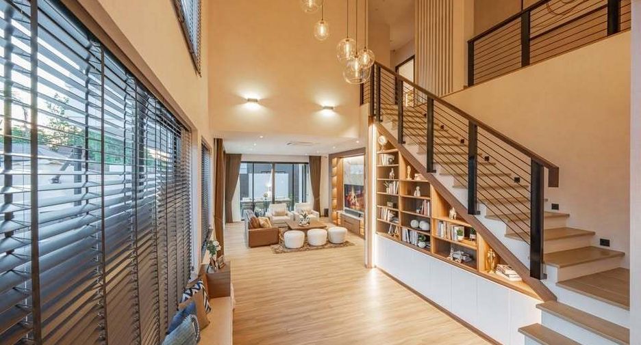 For sale 5 bedrooms villa in Mueang Chiang Mai, Chiang Mai