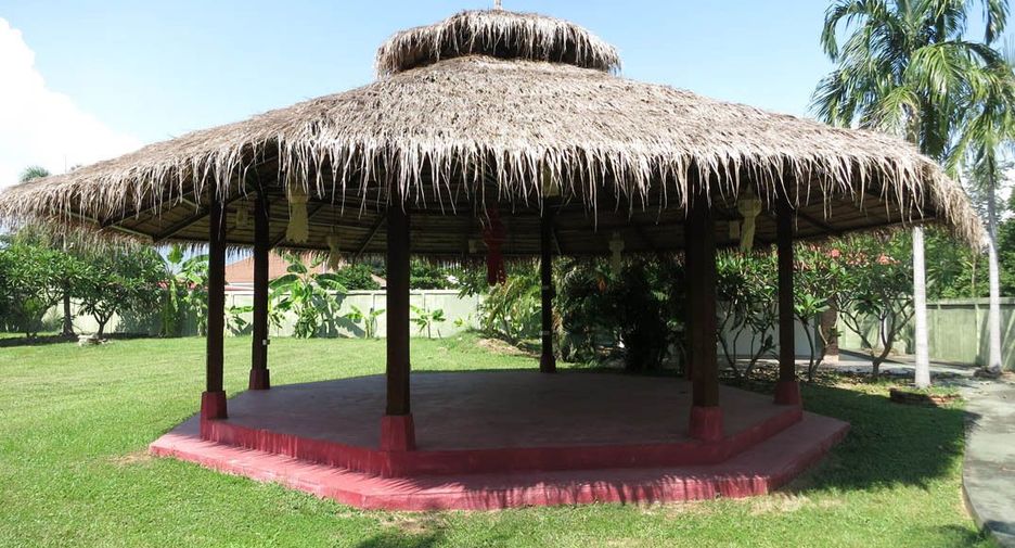 For sale 10 bedrooms villa in San Pa Tong, Chiang Mai