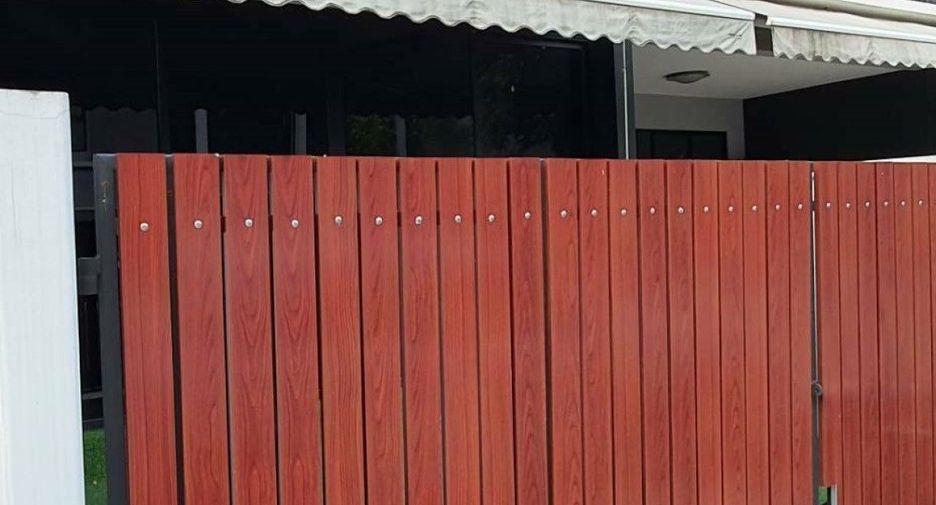 For sale and for rent 3 bedrooms townhouse in Bang Kapi, Bangkok