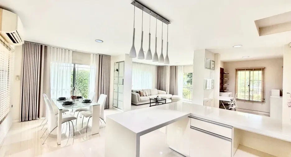 For rent 3 bedrooms house in Mueang Chiang Mai, Chiang Mai