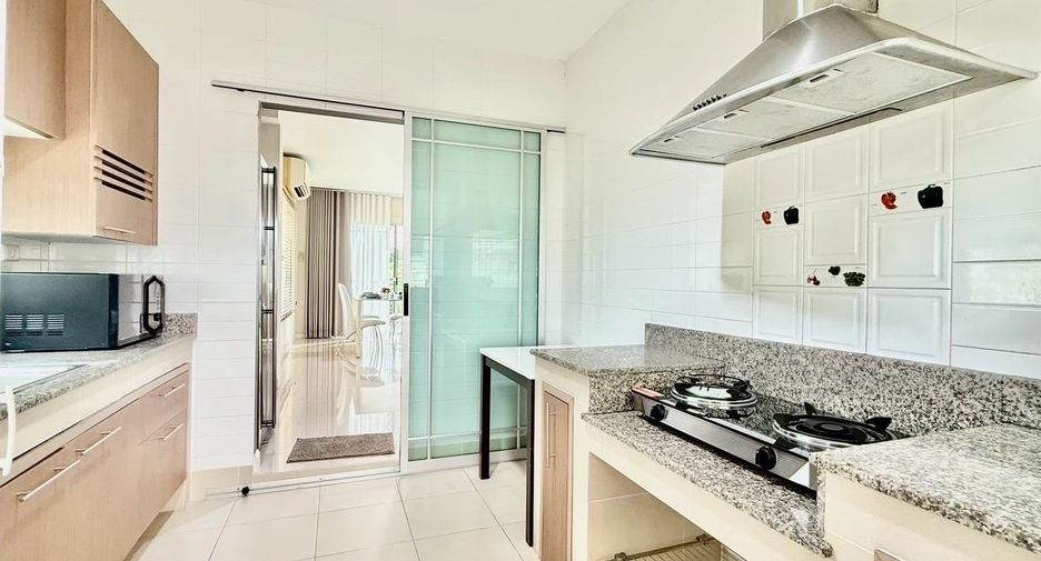 For rent 3 bedrooms house in Mueang Chiang Mai, Chiang Mai
