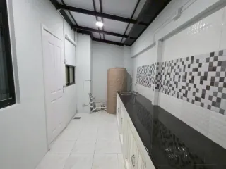出售 和 出租 2 卧室 联排别墅 在 Bang Phli, Samut Prakan