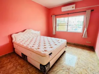 Casa adosada en alquiler de 2 habitaciones en Bang Lamung, Chonburi
